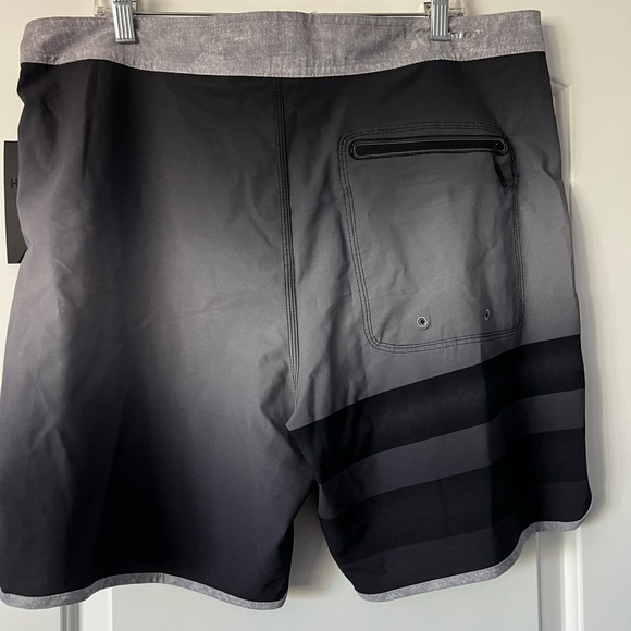 Men’s swim trunks - Picture 2 of 7